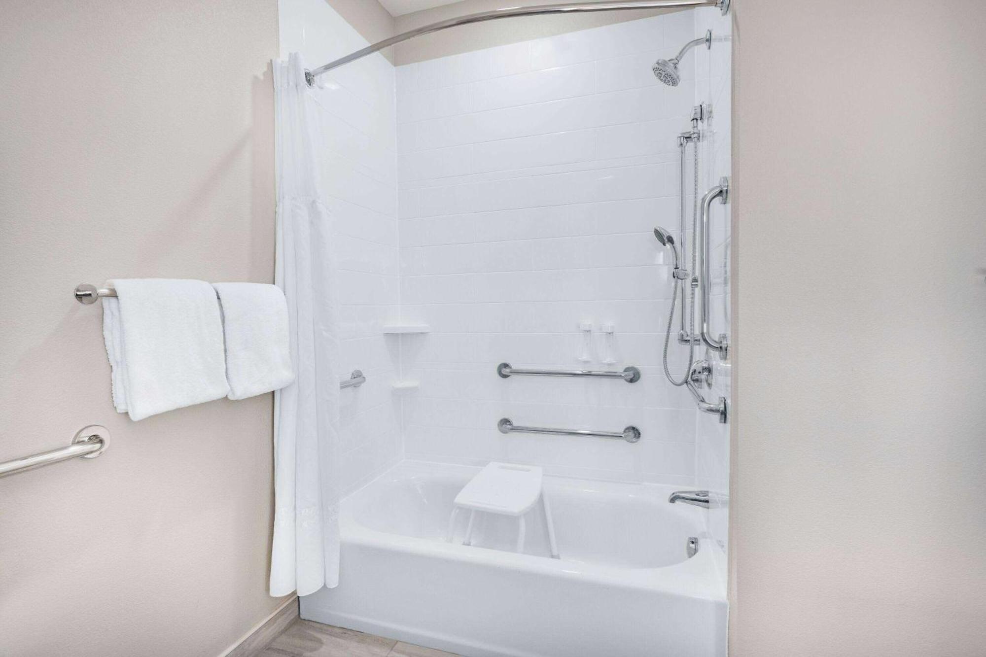 La Quinta Inn & Suites By Wyndham Jackson-Cape Girardeau Esterno foto